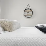 4 Spacious Units Close To Downtown & Expo Center