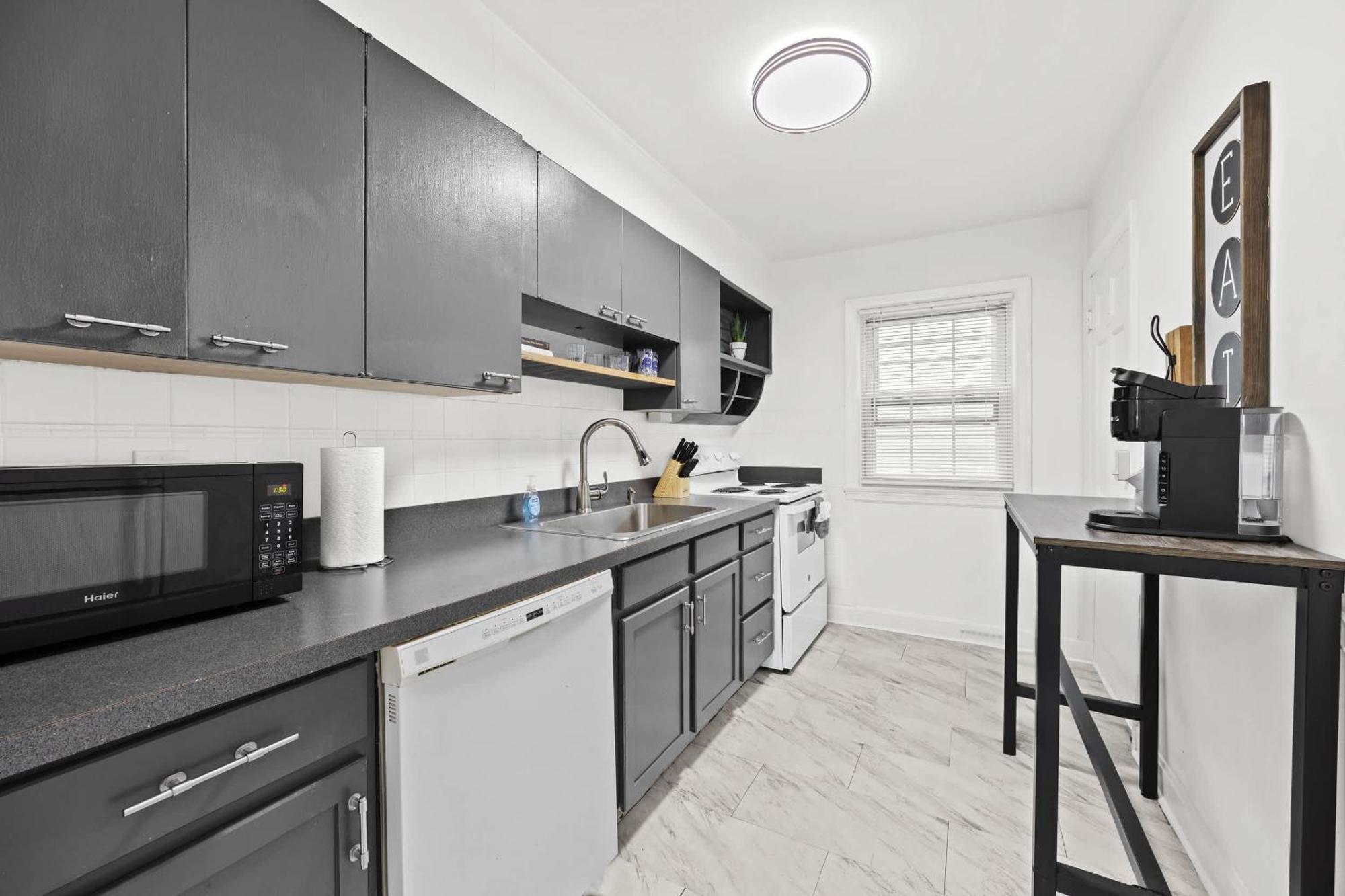 4 Spacious Units Close To Downtown & Expo Center *
