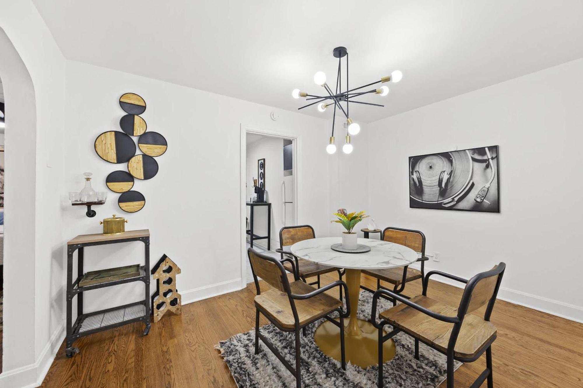 4 Spacious Units Close To Downtown & Expo Center Louisville