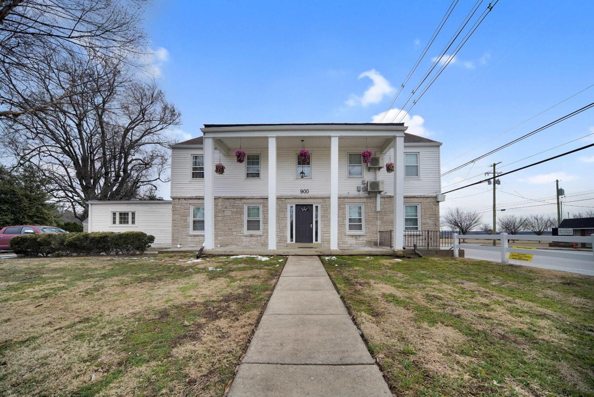 4 Spacious Units Close To Downtown & Expo Center