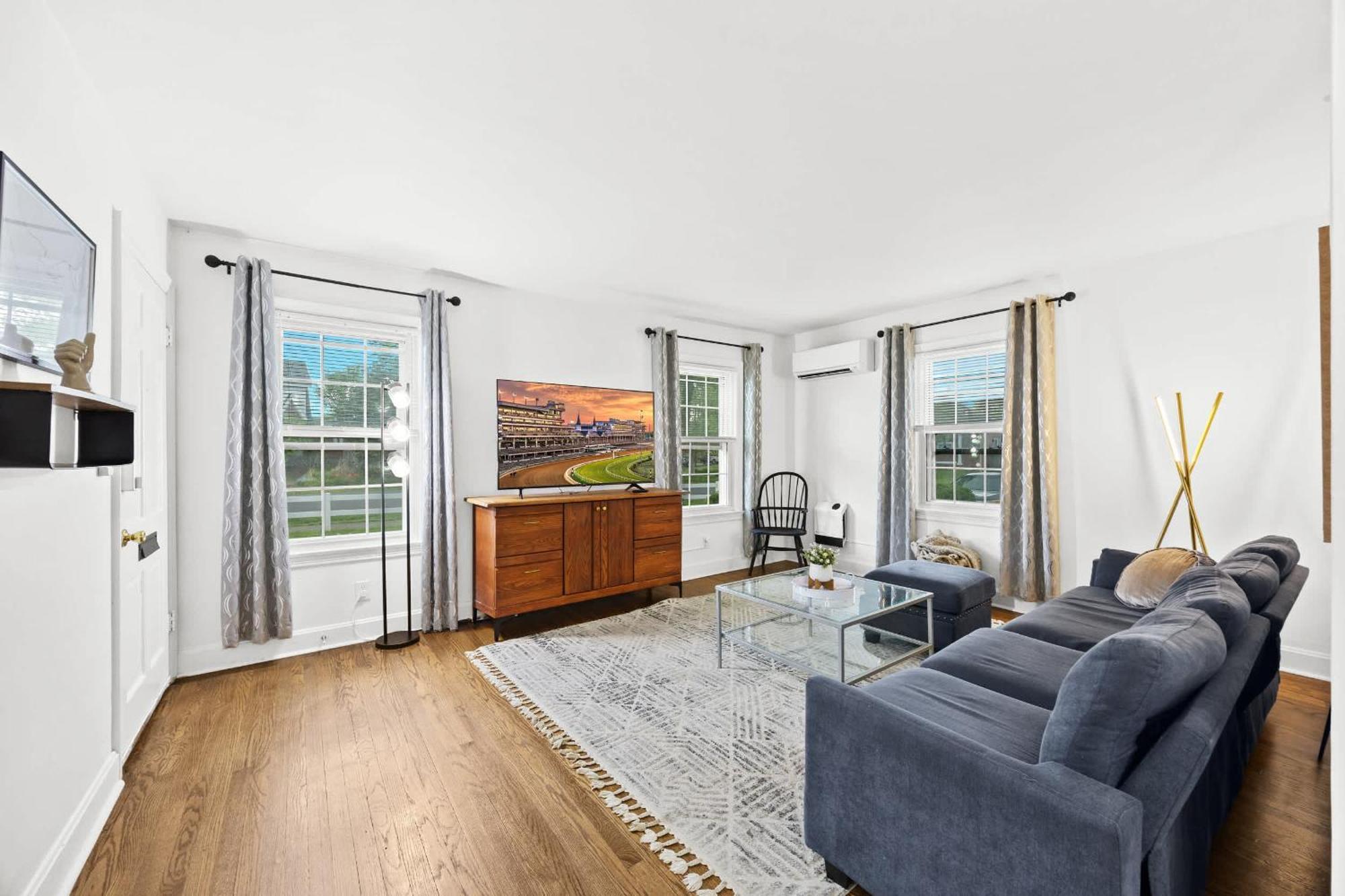 4 Spacious Units Close To Downtown & Expo Center Apartment