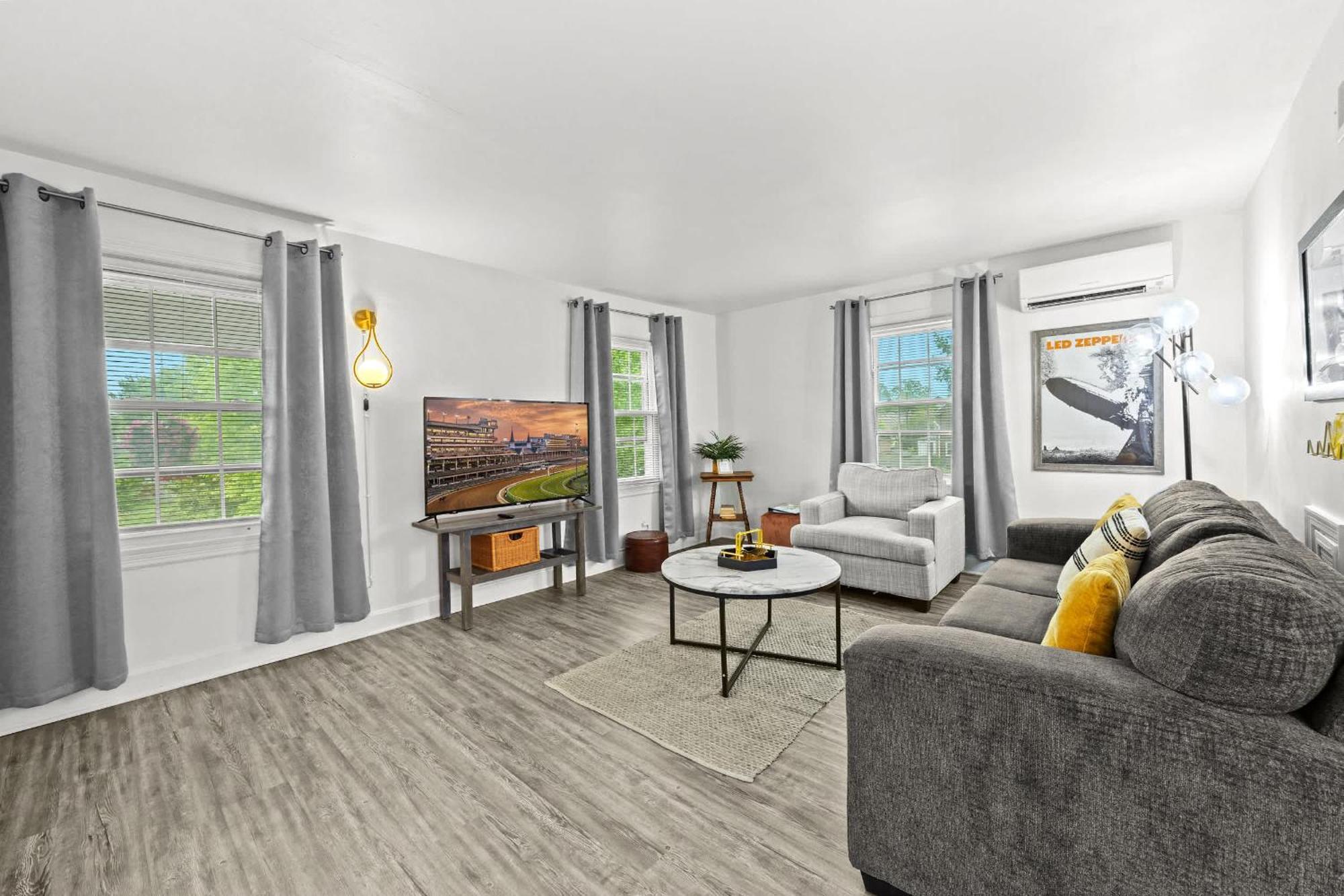 Apartment 4 Spacious Units Close To Downtown & Expo Center *