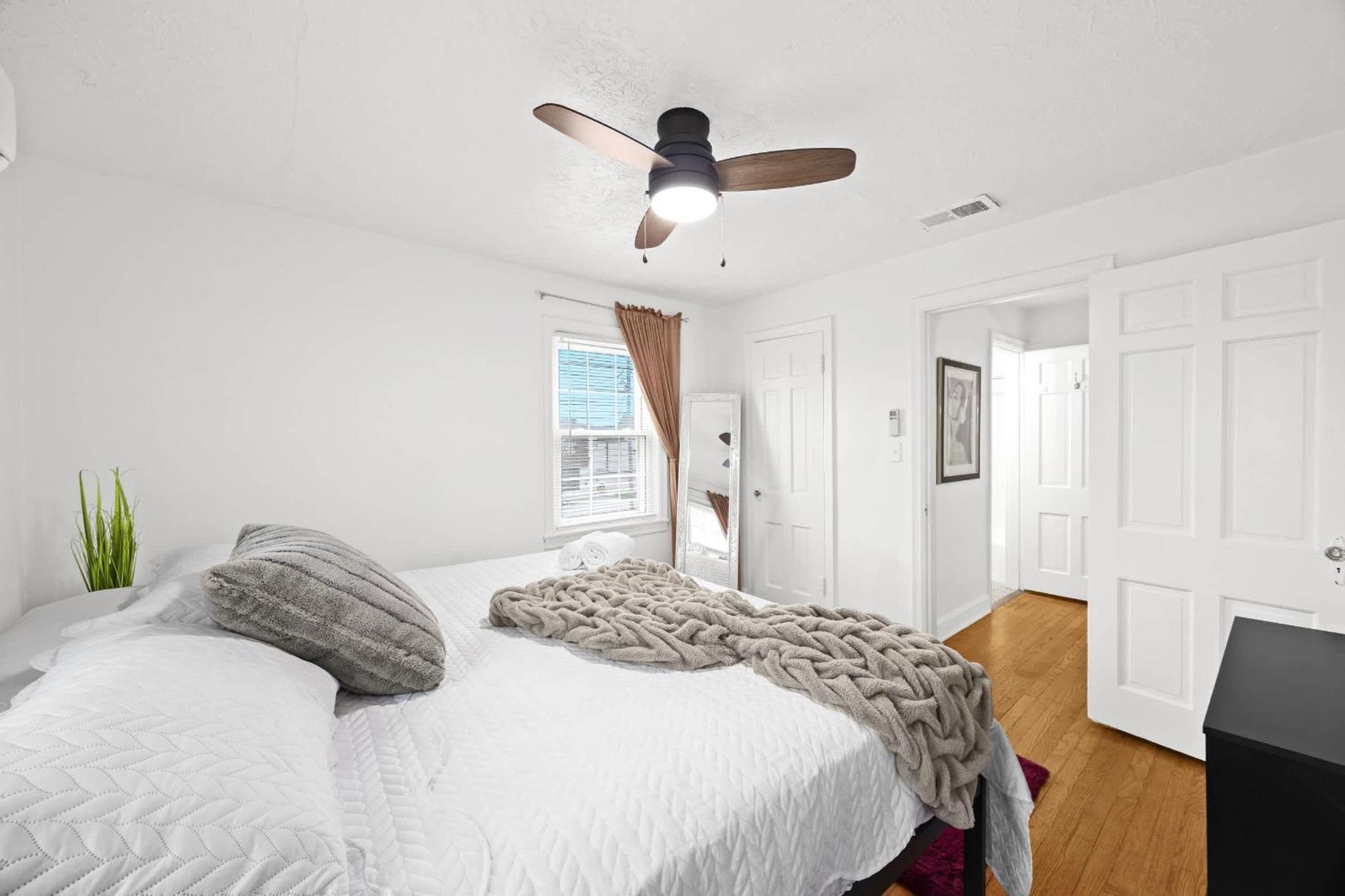 4 Spacious Units Close To Downtown & Expo Center Apartment