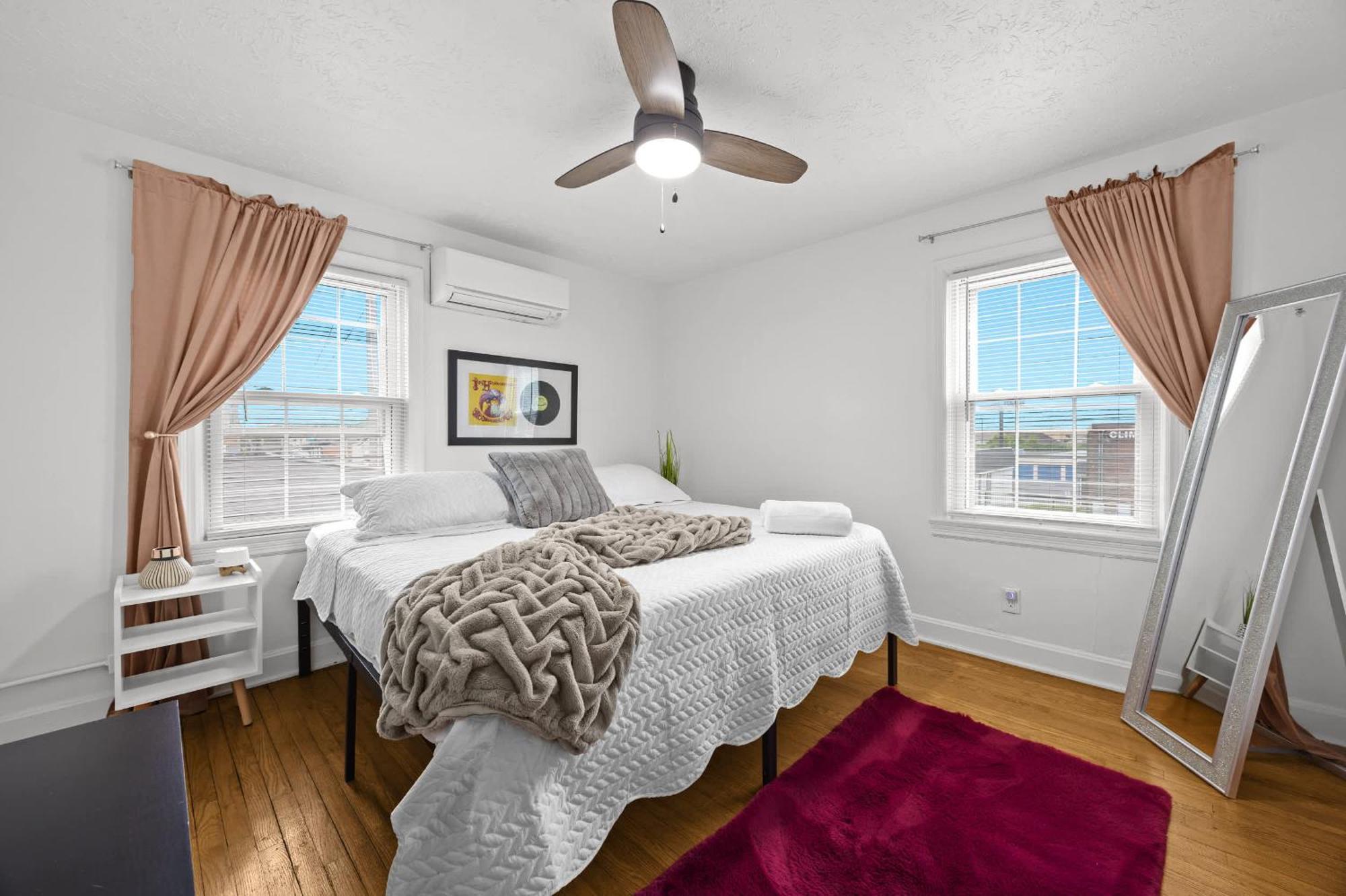 4 Spacious Units Close To Downtown & Expo Center Apartment Louisville