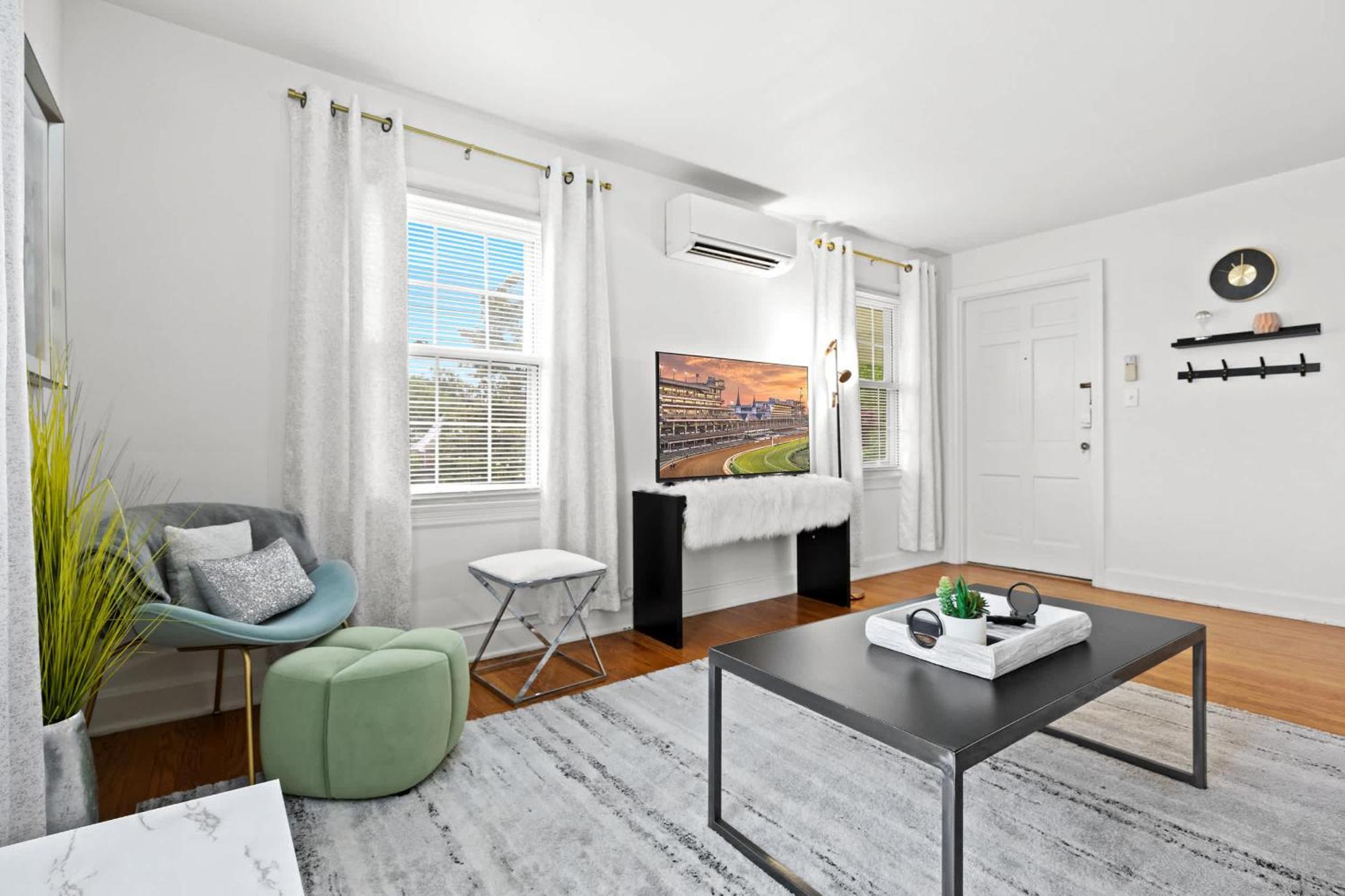 4 Spacious Units Close To Downtown & Expo Center